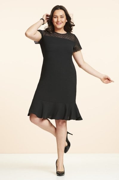 Siyah Omuzu Dantelli Büyük Beden Elbise