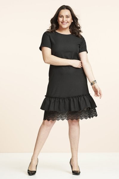 Siyah Etek Ucu Dantel Büyük Beden Elbise