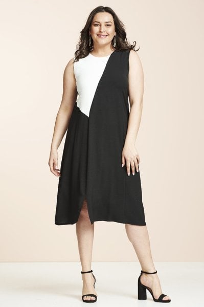 Siyah Beyaz Kolsuz Büyük Beden Elbise