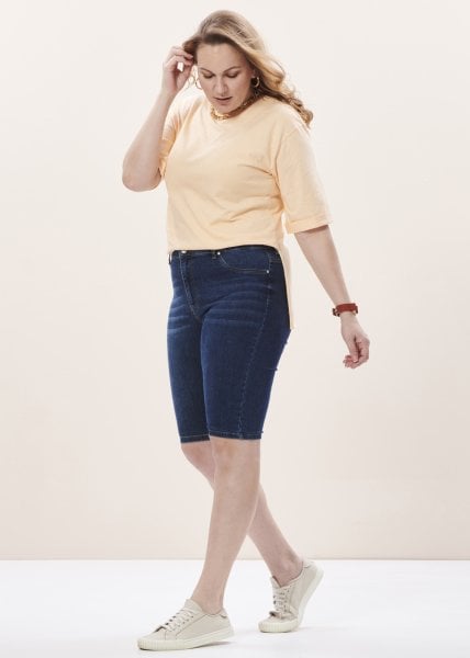 Sarı Yandan Yırtmaçlı Büyük Beden T-Shirt