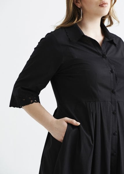 Siyah Poplin Kol Yaka Nakışlı Büyük Beden Elbise