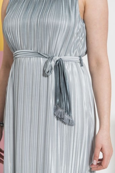 Gri Parlak Pliseli Büyük Beden Elbise