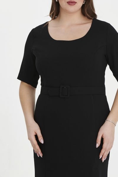 Siyah Önde Yırtmaçlı Kemerli  Büyük Beden Elbise