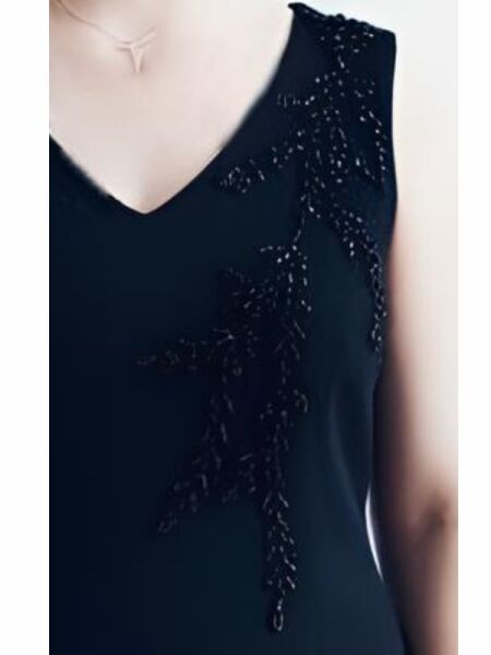 Siyah Taşlı V Yaka Krep Büyük Beden Elbise