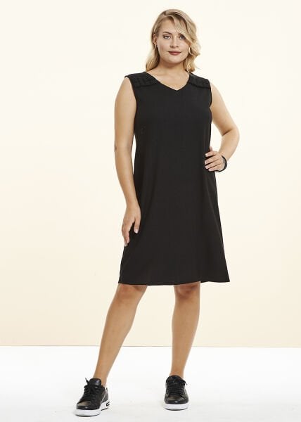 Siyah Keten Kumaş Büyük Beden Elbise