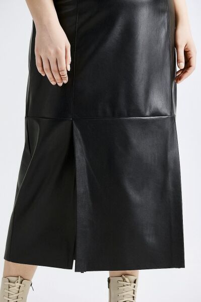 Siyah Önden Yırtmaçlı Büyük Beden Suni Deri Etek