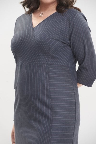 Çizgili V Yaka Büyük Beden Elbise