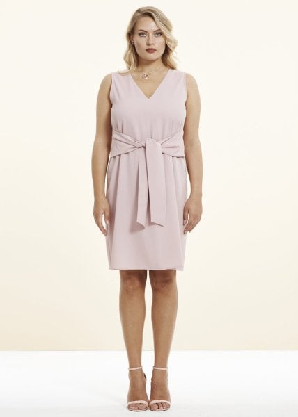 Pembe Önü Kemer Detaylı Büyük Beden Elbise