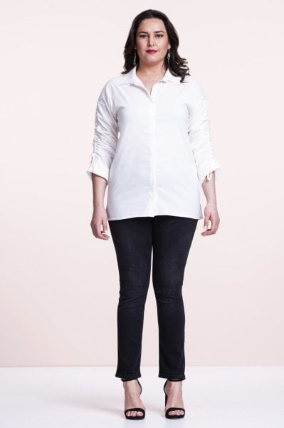 Kolu Bağcıklı Beyaz Büyük Beden Gömlek